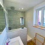 A 2 Pas De La Mer, 2 Bedrooms, Sea View, Parking Houlgate