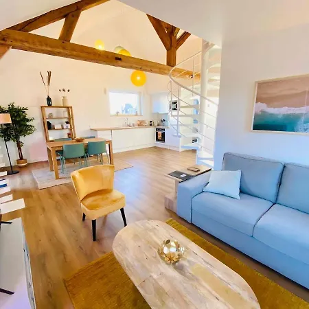 Apartment A 2 Pas De La Mer, 2 Bedrooms, Sea View, Parking *