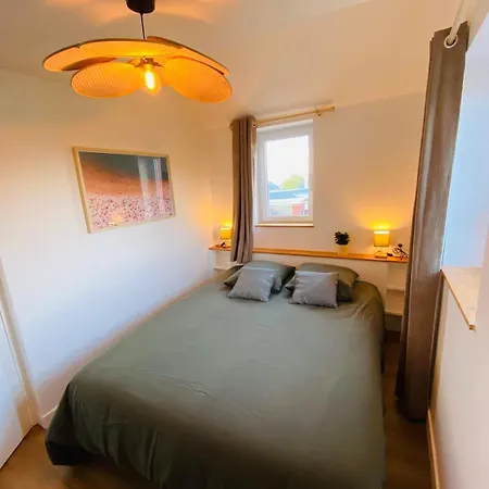 A 2 Pas De La Mer, 2 Bedrooms, Sea View, Parking Houlgate