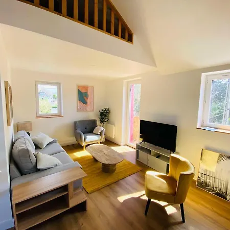 Apartment A 2 Pas De La Mer, 2 Bedrooms, Sea View, Parking Houlgate