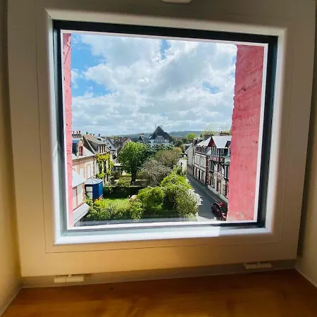 A 2 Pas De La Mer, 2 Bedrooms, Sea View, Parking Houlgate