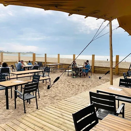 A 2 Pas De La Mer, 2 Bedrooms, Sea View, Parking