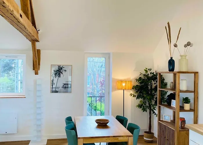 A 2 Pas De La Mer, 2 Bedrooms, Sea View, Parking