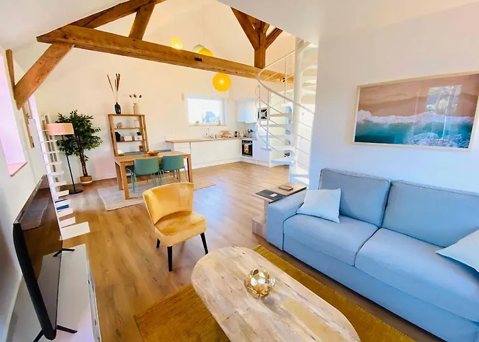 Apartment A 2 Pas De La Mer, 2 Bedrooms, Sea View, Parking *