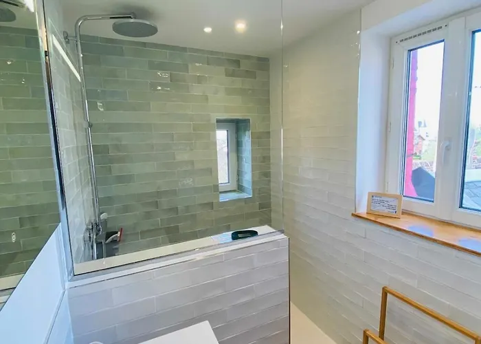 A 2 Pas De La Mer, 2 Bedrooms, Sea View, Parking Houlgate