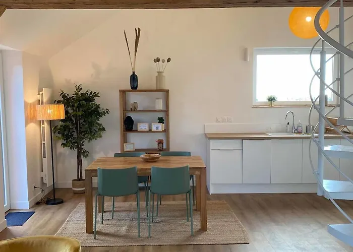 Apartment A 2 Pas De La Mer, 2 Bedrooms, Sea View, Parking Houlgate