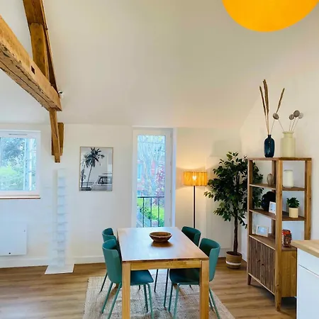 A 2 Pas De La Mer, 2 Bedrooms, Sea View, Parking